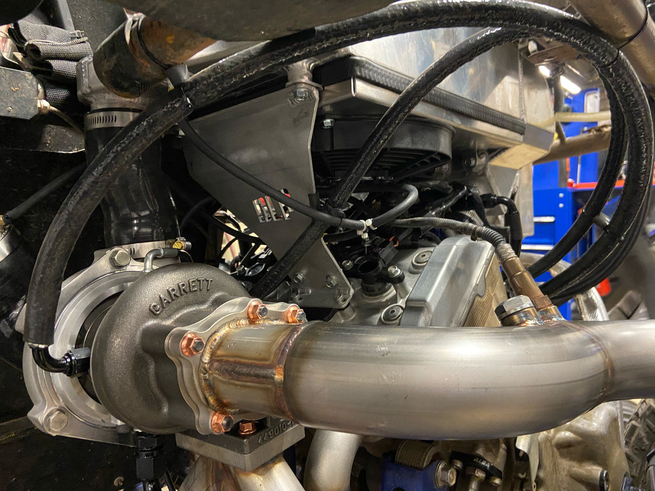 Turbo intercooler mounting bracket